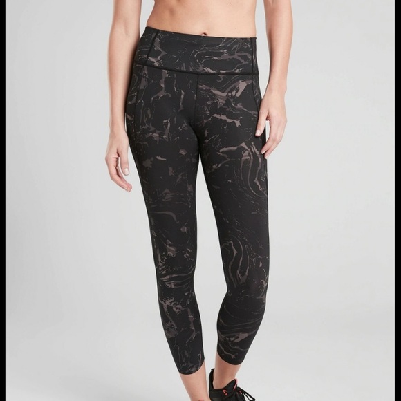 Athleta Pants - Athleta Velocity Stash Pocket Marble 7/8 Tight leggings